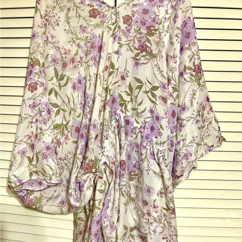 Anthropologie duster, white with lavender flowers. Like new. Size L